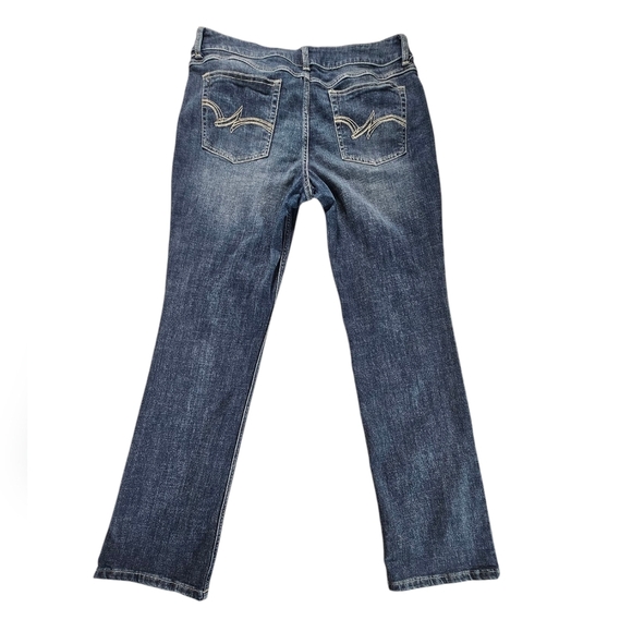 Wrangler Straight Leg Blue Jeans with Vintage Wash Size 15/16 × 32 - Picture 2 of 6